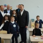 
											В День знаний в Шадринске губернатор Вадим Шумков открыл новую школу на 1100 мест									