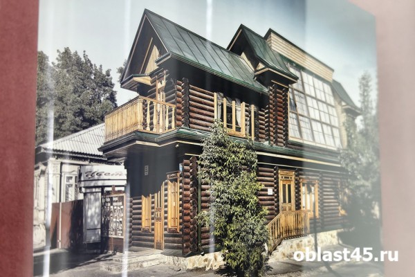 Курган в объективе: в библиотеке Югова открылась выставка старинных фотографий