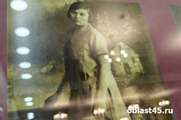 Курган в объективе: в библиотеке Югова открылась выставка старинных фотографий