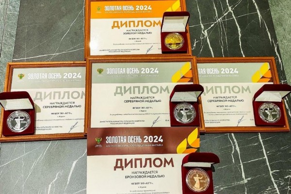 Учёные филиала КГУ привезли 5 медалей со столичной выставки 