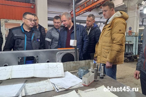 Аэродромный пылесос: «Кургандормаш» презентовал новую уборочную технику москвичам Аэродромный пылесос: «Кургандормаш» презентовал новую уборочную технику москвичам
