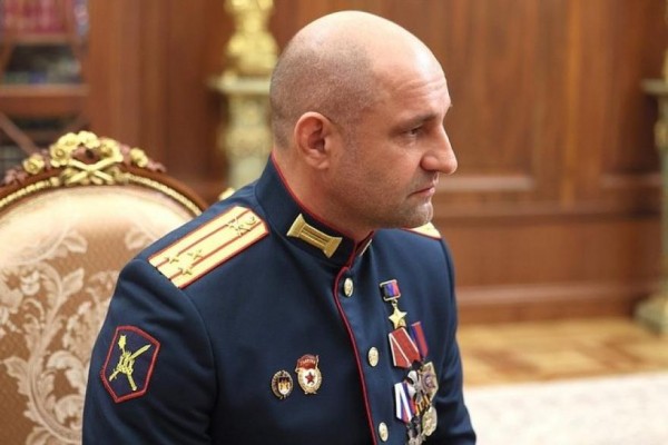 «Я оправдаю это доверие». Новый уральский полпред дал клятву на Красной площади «Я оправдаю это доверие». Новый уральский полпред дал клятву на Красной площади