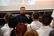 
											Первый заместитель губернатора Андрей Алексеев провёл &laquo;Классную встречу&raquo; с активистами &laquo;Движения первых&raquo;									