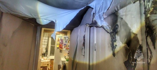 Перекинулось на потолок: в Зауралье в квартире загорелась проводка