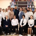 
											Первый заместитель губернатора Андрей Алексеев провёл &laquo;Классную встречу&raquo; с активистами &laquo;Движения первых&raquo;									