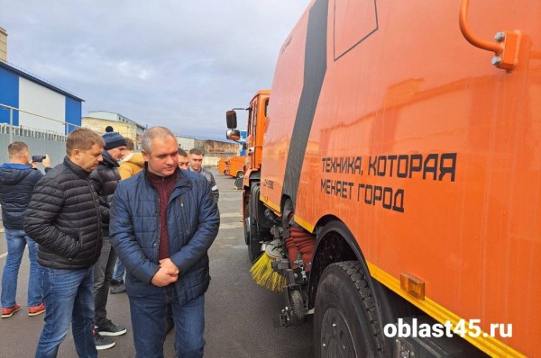Аэродромный пылесос: «Кургандормаш» презентовал новую уборочную технику москвичам Аэродромный пылесос: «Кургандормаш» презентовал новую уборочную технику москвичам
