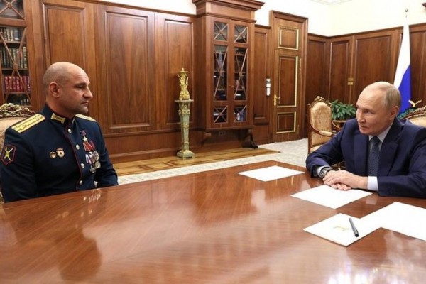 &laquo;Я солдат&raquo;. Новый уральский полпред Жога встретился с президентом Путиным