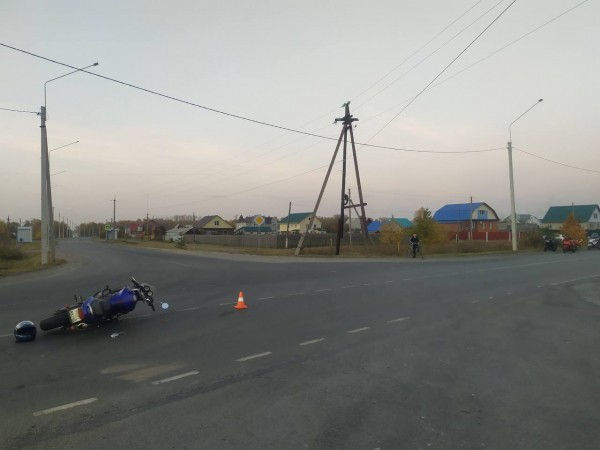 Не уступил дорогу: в Кургане мотоциклиста после столкновения увезли в больницу