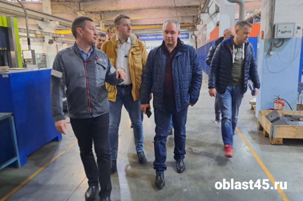 Аэродромный пылесос: «Кургандормаш» презентовал новую уборочную технику москвичам Аэродромный пылесос: «Кургандормаш» презентовал новую уборочную технику москвичам
