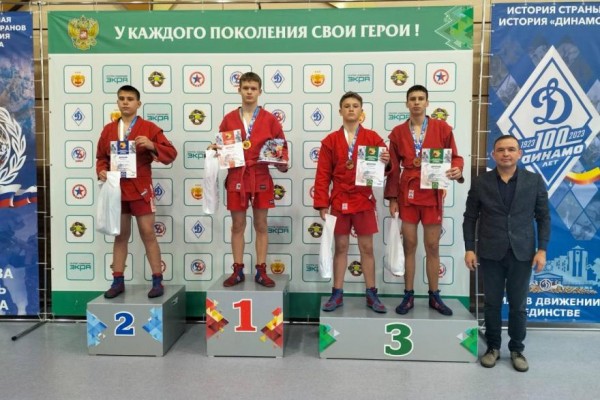 Два зауральских спортсмена стали призёрами всероссийских соревнований по самбо Два зауральских спортсмена стали призёрами всероссийских соревнований по самбо