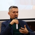 
											Первый заместитель губернатора Андрей Алексеев провёл &laquo;Классную встречу&raquo; с активистами &laquo;Движения первых&raquo;									