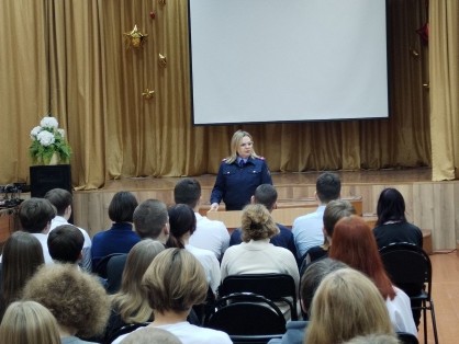 Офицеры следственного управления провели занятие со школьниками