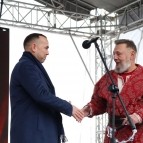 В Кургане в День народного единства прошел патриотический фестиваль «Я хочу жить в России»
В Кургане в День народного единства прошел патриотический фестиваль «Я хочу жить в России»