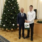 
											Губернатор Вадим Шумков встретился с победителем Китайской национальной олимпиады по математике Евгением Русановым и его одноклассниками									