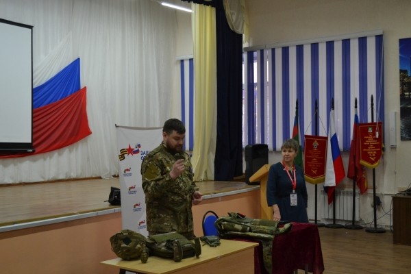 В День Героев Отечества сотрудники следственного управления встретились с учениками средней школы №40 В День Героев Отечества сотрудники следственного управления встретились с учениками средней школы №40