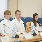 
											Губернатор Вадим Шумков встретился с победителем Китайской национальной олимпиады по математике Евгением Русановым и его одноклассниками									