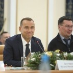 
											Губернатор Вадим Шумков встретился с победителем Китайской национальной олимпиады по математике Евгением Русановым и его одноклассниками									