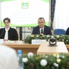 
											Губернатор Вадим Шумков встретился с победителем Китайской национальной олимпиады по математике Евгением Русановым и его одноклассниками									
