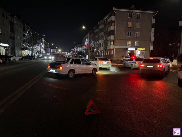 В Кургане школьник, перебегая дорогу, попал под машину В Кургане школьник, перебегая дорогу, попал под машину