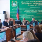 Первый заместитель губернатора Андрей Алексеев обсудил с руководителями школ вопросы профилактики конфликтов среди учащихся
Первый заместитель губернатора Андрей Алексеев обсудил с руководителями школ вопросы профилактики конфликтов среди учащихся