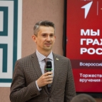 Первый заместитель губернатора Курганской области – руководитель аппарата губернатора Андрей Алексеев вручил паспорта юным жителям Курганской области
Первый заместитель губернатора Курганской области – руководитель аппарата губернатора Андрей Алексеев вручил паспорта юным жителям Курганской области