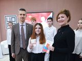 Первый заместитель губернатора Курганской области – руководитель аппарата губернатора Андрей Алексеев вручил паспорта юным жителям Курганской области
Первый заместитель губернатора Курганской области – руководитель аппарата губернатора Андрей Алексеев вручил паспорта юным жителям Курганской области