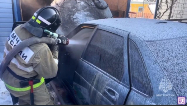 ​В Кургане сгорела легковушка