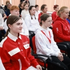Первый заместитель губернатора Курганской области – руководитель аппарата губернатора Андрей Алексеев вручил паспорта юным жителям Курганской области
Первый заместитель губернатора Курганской области – руководитель аппарата губернатора Андрей Алексеев вручил паспорта юным жителям Курганской области