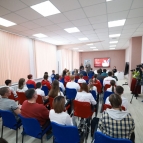 Первый заместитель губернатора Курганской области – руководитель аппарата губернатора Андрей Алексеев вручил паспорта юным жителям Курганской области
Первый заместитель губернатора Курганской области – руководитель аппарата губернатора Андрей Алексеев вручил паспорта юным жителям Курганской области