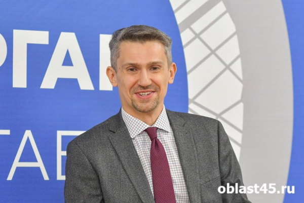 Вице-губернатор Алексеев пожелал курганским выпускникам честности