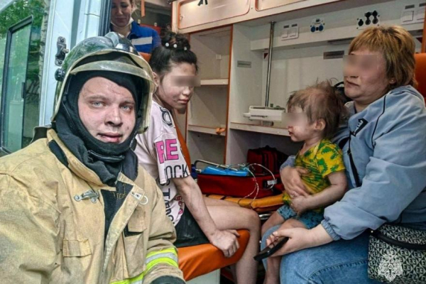 В Кургане спасли детей из горящей квартиры