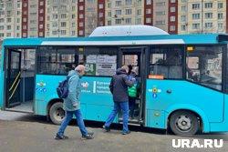 &laquo;Да хоть Шумкову пиши&raquo;: водитель в Кургане отказался открывать дверь из-за сменщика с кофе. Видео