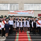 
											Губернатор Вадим Шумков поздравил выпускников Курганской области с последним звонком									