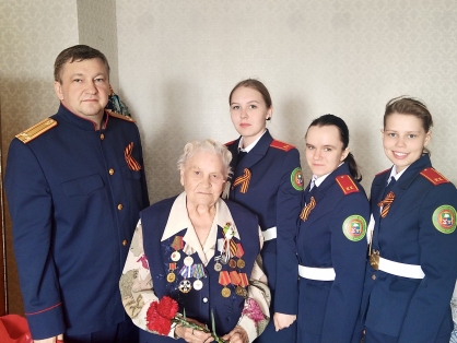 Сотрудники следственного управления поздравили с юбилеем Победы участников войны и тружеников тыла Сотрудники следственного управления поздравили с юбилеем Победы участников войны и тружеников тыла