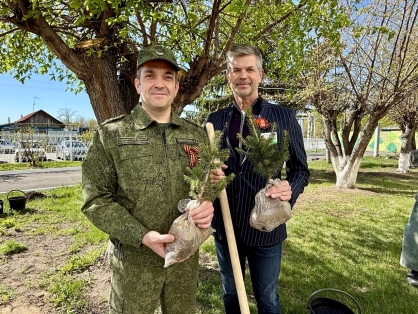 Исполняющий обязанности руководителя и сотрудники следственного управления приняли участие в озеленении территории Курганского областного госпиталя для ветеранов войн