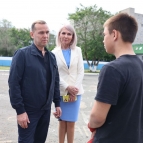 
											Губернатор Вадим Шумков проконтролировал ход ремонта 22-й школы города Кургана и пообщался с её выпускником									