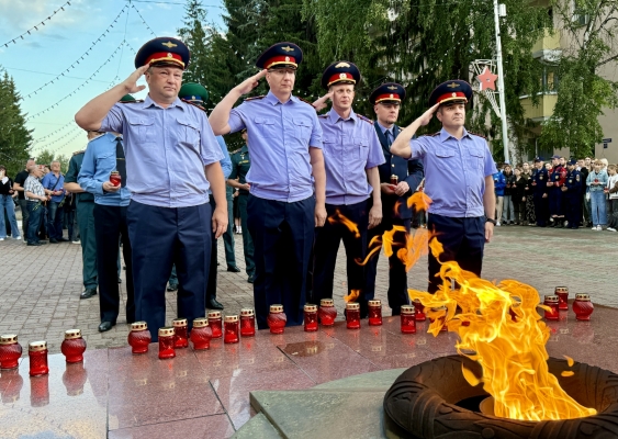Сотрудники регионального следственного управления приняли участие в акции &laquo;Свеча памяти&raquo;
