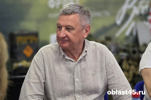 «За высокий профессионализм»: курганский сенатор Муратов наградил медработников «За высокий профессионализм»: курганский сенатор Муратов наградил медработников