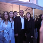 
											Губернатор Вадим Шумков поздравил выпускников Курганской области									