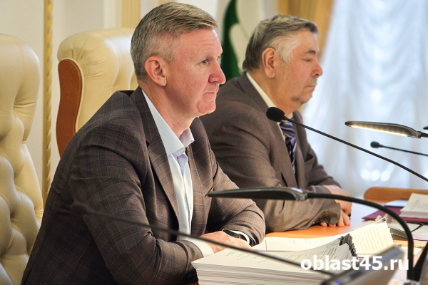 Аплодировали впервые за много лет: сенатор Муратов выступил в курганской облдуме Аплодировали впервые за много лет: сенатор Муратов выступил в курганской облдуме