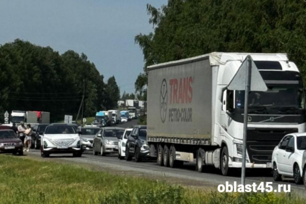 На трассе из Екатеринбурга в Курган пробки из-за ремонта дорог 
