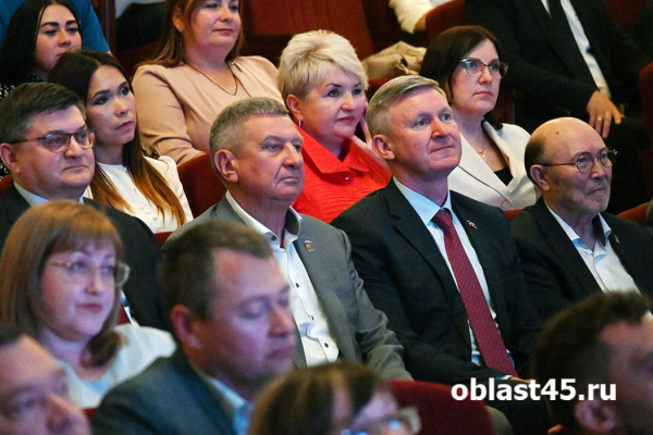 Секретарь Генсовета «Единой России» Якушев провёл в Кургане форум среди депутатов Секретарь Генсовета «Единой России» Якушев провёл в Кургане форум среди депутатов