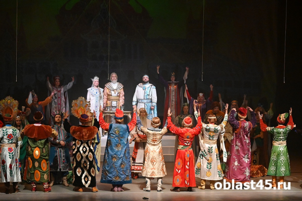 Говорящая голова, борода Черномора: оперой в Кургане открылся фестиваль «От Востока до Запада» Говорящая голова, борода Черномора: оперой в Кургане открылся фестиваль «От Востока до Запада»