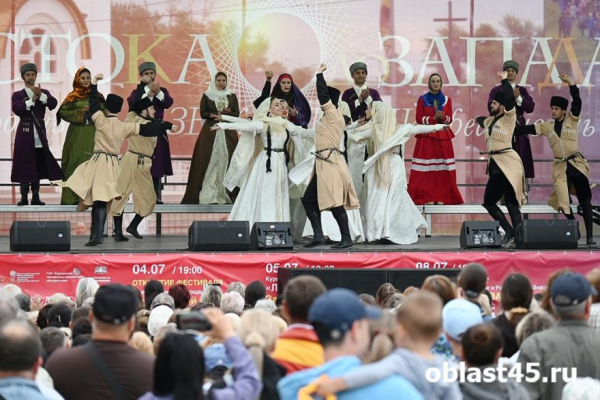 Дагестанцы покорили курганцев танцами и песнями с национальным колоритом Дагестанцы покорили курганцев танцами и песнями с национальным колоритом