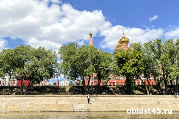 Курганцы во время прогулки на набережной теперь могут сделать мгновенное фото