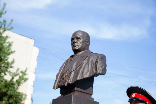 В Кургане на новом памятнике Маршалу Голикову обнаружили ошибку В Кургане на новом памятнике Маршалу Голикову обнаружили ошибку
