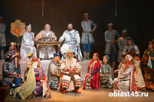 Говорящая голова, борода Черномора: оперой в Кургане открылся фестиваль «От Востока до Запада» Говорящая голова, борода Черномора: оперой в Кургане открылся фестиваль «От Востока до Запада»