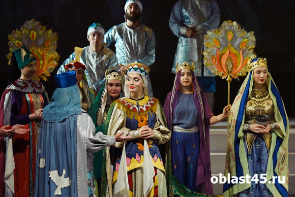 Говорящая голова, борода Черномора: оперой в Кургане открылся фестиваль «От Востока до Запада» Говорящая голова, борода Черномора: оперой в Кургане открылся фестиваль «От Востока до Запада»