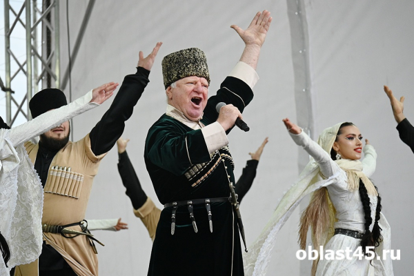 Дагестанцы покорили курганцев танцами и песнями с национальным колоритом Дагестанцы покорили курганцев танцами и песнями с национальным колоритом