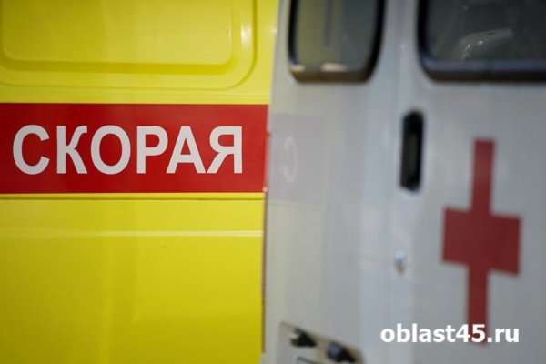 В Зауралье подросток с годовалым ребёнком выехали на детском квадроцикле на дорогу В Зауралье подросток с годовалым ребёнком выехали на детском квадроцикле на дорогу